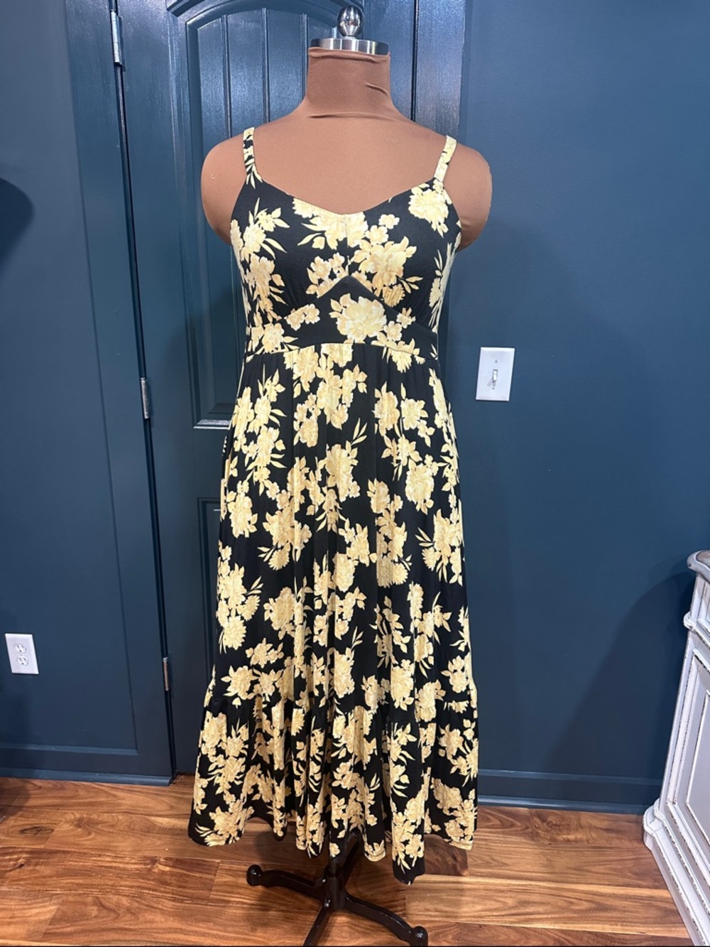 Torrid size 1 (14-16) black & yellow maxi dress